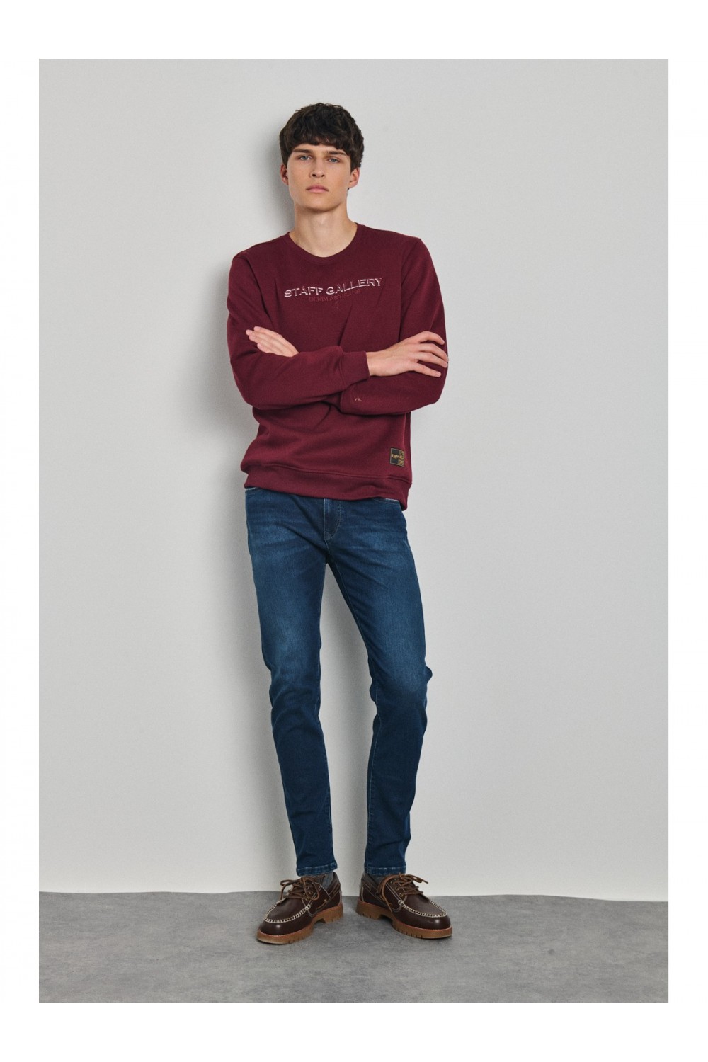 STAFF JEANS & CO IAN CREW NECK SWEATSHIRT MERLOT 64-105.056