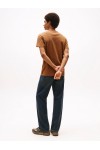 TOMMY JEANS TJM SLIM LINEAR CHEST TEE DARK DUNE DM0DM21780-AEN