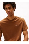 TOMMY JEANS TJM SLIM LINEAR CHEST TEE DARK DUNE DM0DM21780-AEN