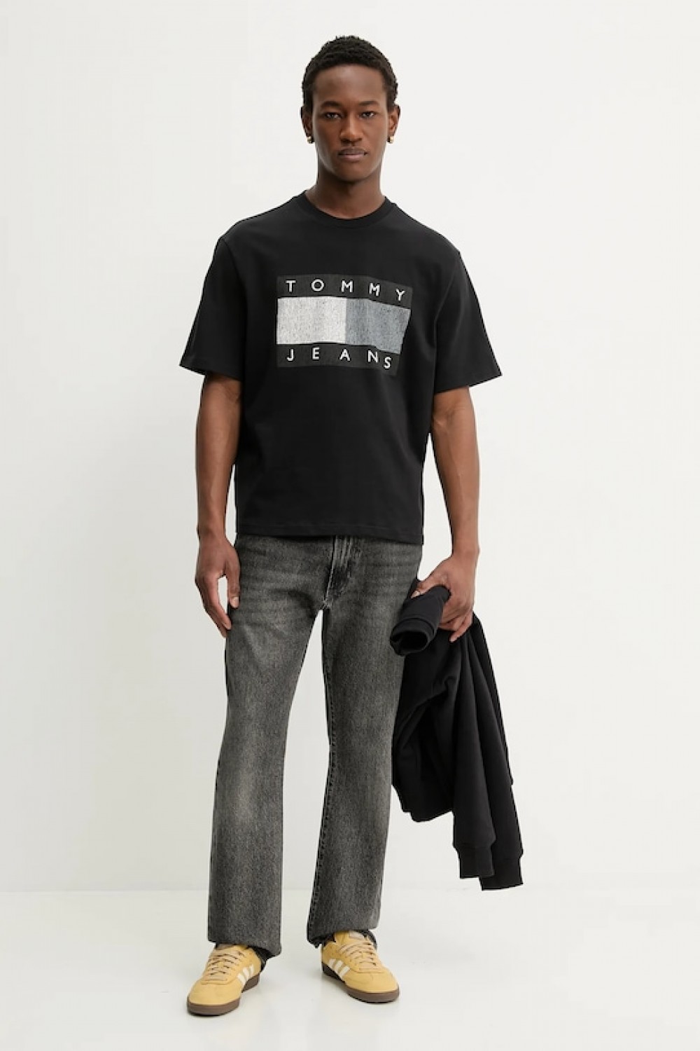 TOMMY HILFIGER T-SHIRT TJM 90S DISTRESSED FLAG TEE BLACK DM0DM22463-BDS