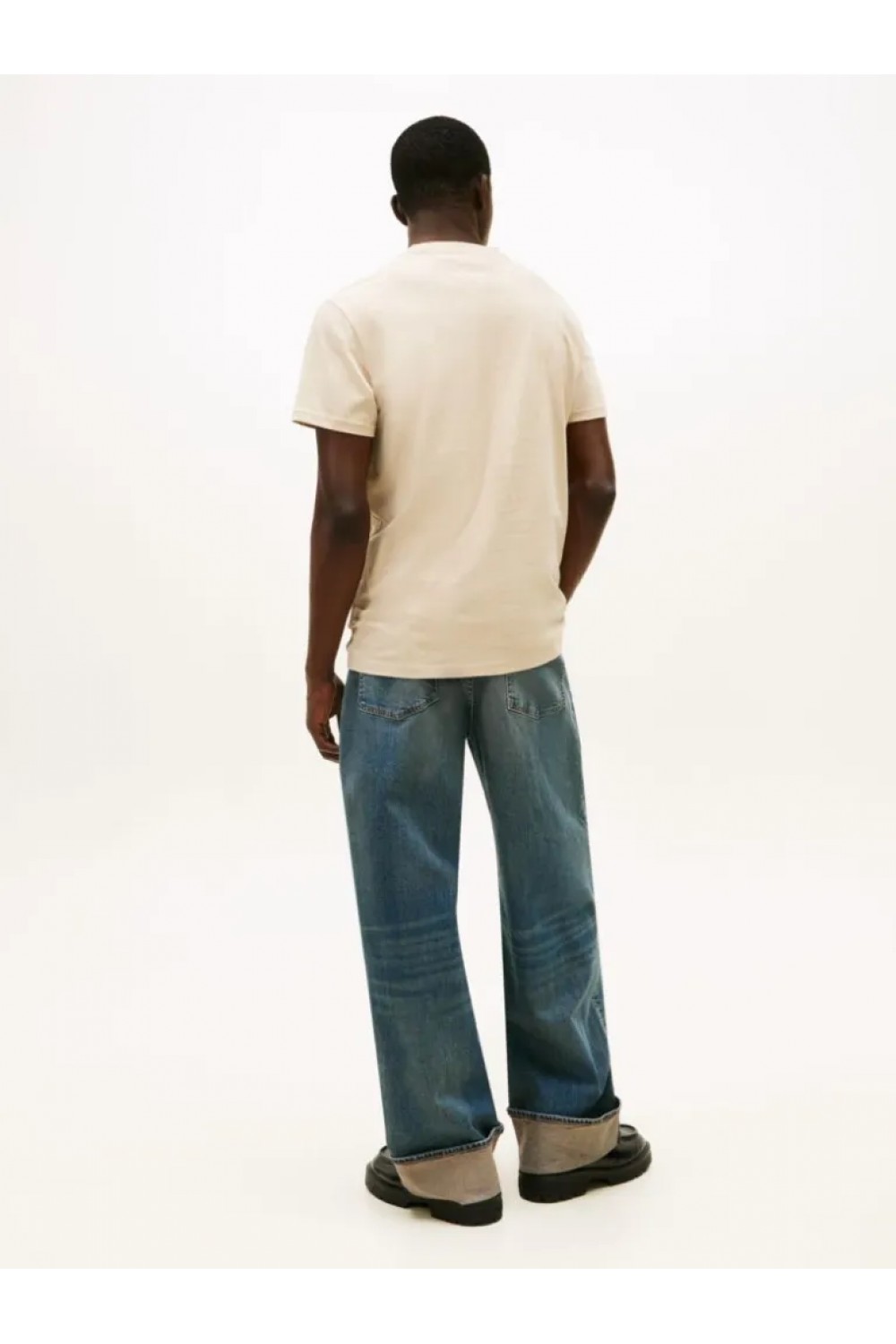 TOMMY JEANS TJM SLIM LINEAR CHEST TEE GULF SAND DM0DM21780-ABY