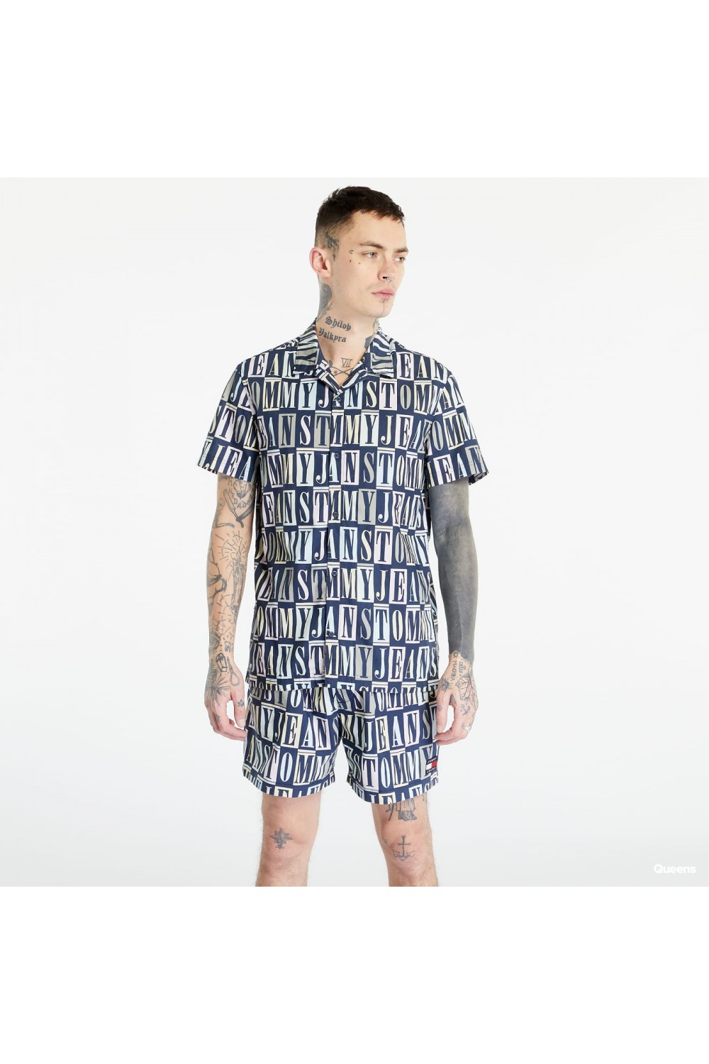 TOMMY HILFIGER TJM CLCS TOMMY AOP SS SHIRT TOMMY GRAPHIV AOP DM0DM15930-DX2