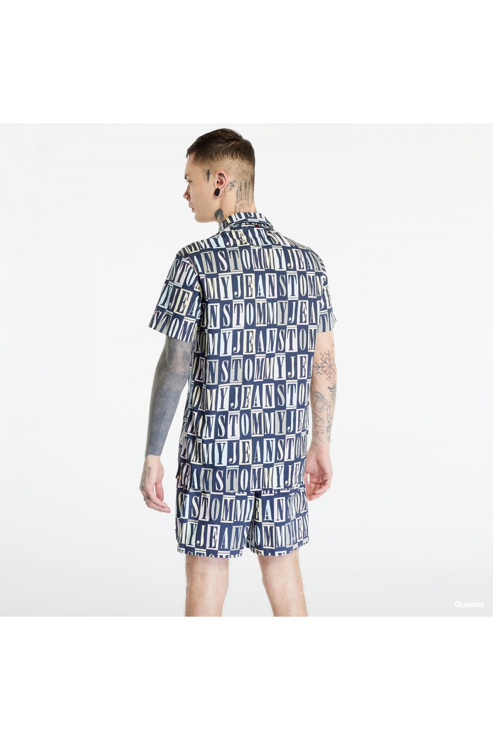 TOMMY HILFIGER TJM CLCS TOMMY AOP SS SHIRT TOMMY GRAPHIV AOP DM0DM15930-DX2