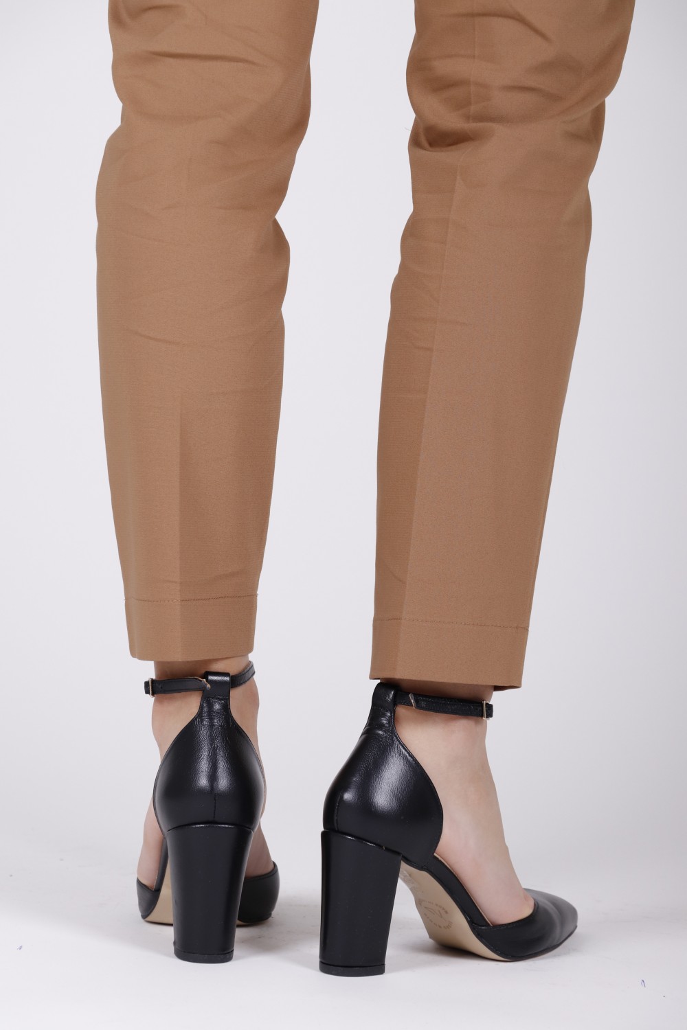 MOODS LEATHER HEELS BLACK 7582